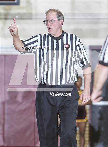 Thumbnail 2 in Arlington vs Mount Vernon (Section 1 Class AA Semifinal) photogallery.