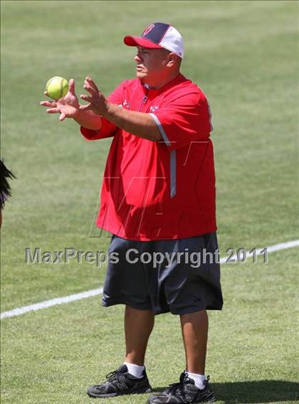 Thumbnail 1 in Pomona Catholic vs. Bellarmine-Jefferson (CIF SS D7 Final) photogallery.