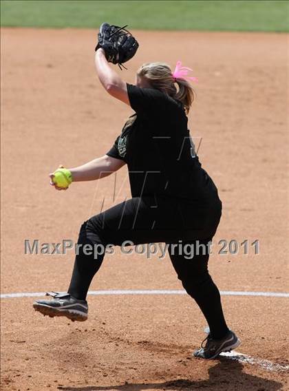 Thumbnail 2 in Pomona Catholic vs. Bellarmine-Jefferson (CIF SS D7 Final) photogallery.