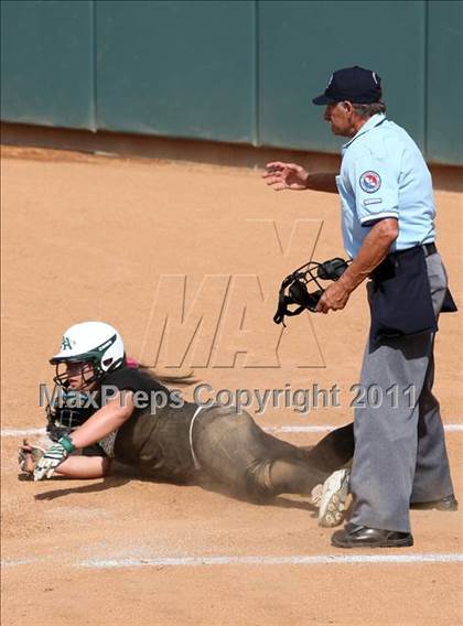 Thumbnail 2 in Pomona Catholic vs. Bellarmine-Jefferson (CIF SS D7 Final) photogallery.