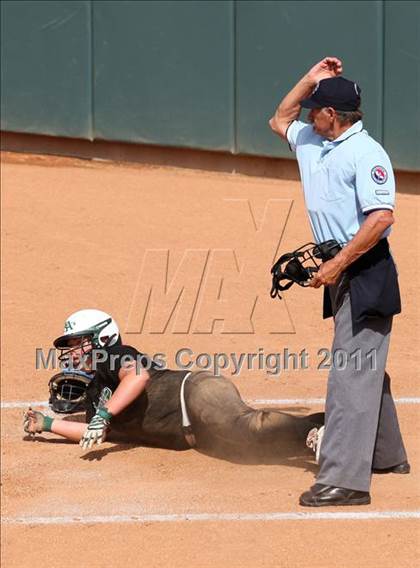 Thumbnail 3 in Pomona Catholic vs. Bellarmine-Jefferson (CIF SS D7 Final) photogallery.