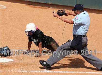 Thumbnail 2 in Pomona Catholic vs. Bellarmine-Jefferson (CIF SS D7 Final) photogallery.