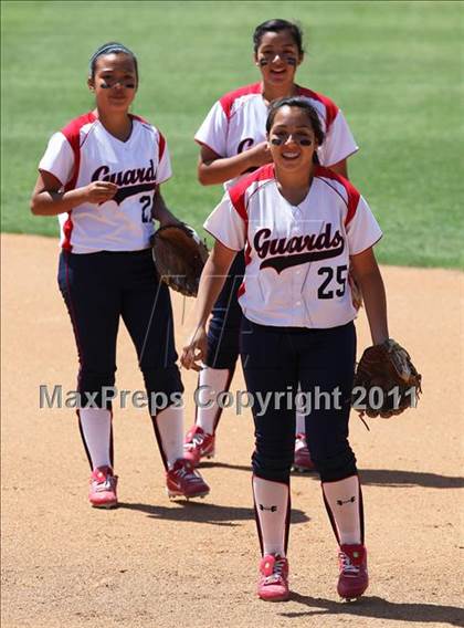 Thumbnail 3 in Pomona Catholic vs. Bellarmine-Jefferson (CIF SS D7 Final) photogallery.