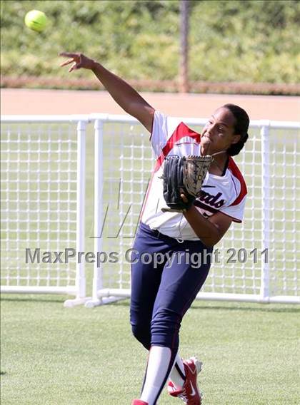 Thumbnail 3 in Pomona Catholic vs. Bellarmine-Jefferson (CIF SS D7 Final) photogallery.