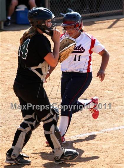 Thumbnail 3 in Pomona Catholic vs. Bellarmine-Jefferson (CIF SS D7 Final) photogallery.