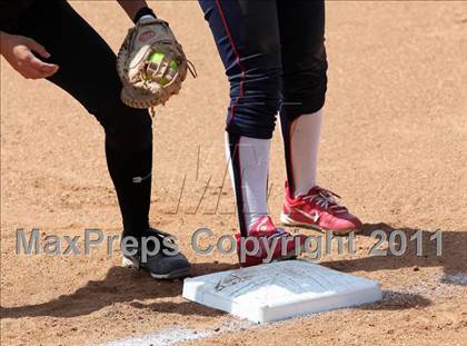 Thumbnail 3 in Pomona Catholic vs. Bellarmine-Jefferson (CIF SS D7 Final) photogallery.