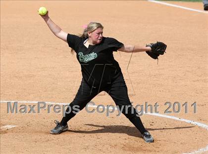 Thumbnail 1 in Pomona Catholic vs. Bellarmine-Jefferson (CIF SS D7 Final) photogallery.