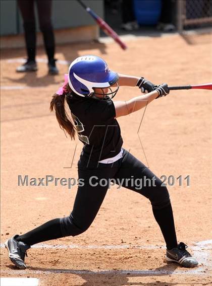Thumbnail 3 in Pomona Catholic vs. Bellarmine-Jefferson (CIF SS D7 Final) photogallery.