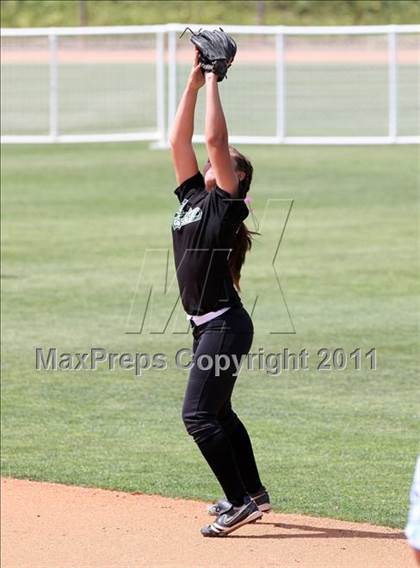Thumbnail 3 in Pomona Catholic vs. Bellarmine-Jefferson (CIF SS D7 Final) photogallery.