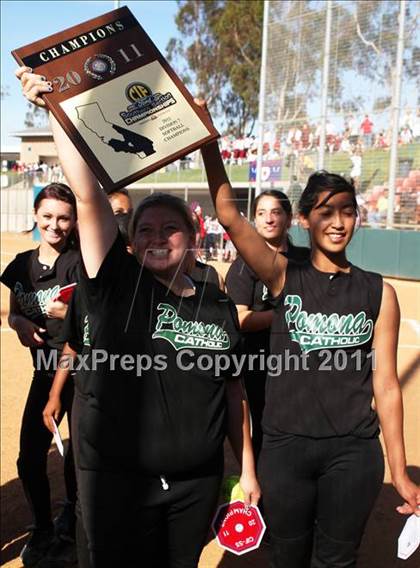 Thumbnail 2 in Pomona Catholic vs. Bellarmine-Jefferson (CIF SS D7 Final) photogallery.