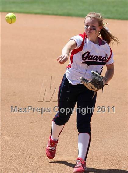 Thumbnail 2 in Pomona Catholic vs. Bellarmine-Jefferson (CIF SS D7 Final) photogallery.