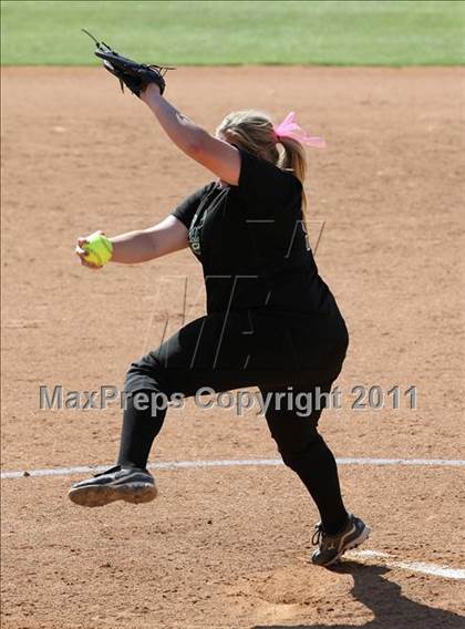 Thumbnail 2 in Pomona Catholic vs. Bellarmine-Jefferson (CIF SS D7 Final) photogallery.