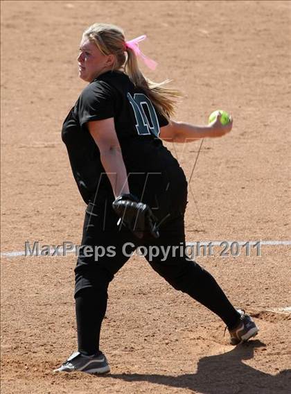 Thumbnail 3 in Pomona Catholic vs. Bellarmine-Jefferson (CIF SS D7 Final) photogallery.
