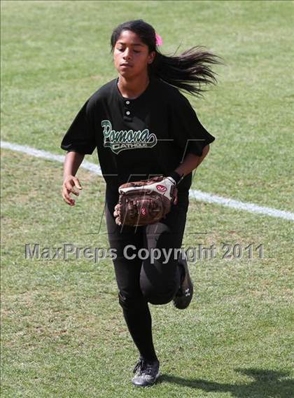 Thumbnail 1 in Pomona Catholic vs. Bellarmine-Jefferson (CIF SS D7 Final) photogallery.