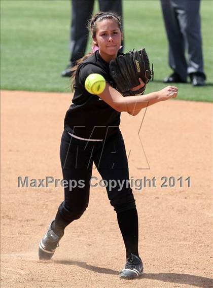 Thumbnail 3 in Pomona Catholic vs. Bellarmine-Jefferson (CIF SS D7 Final) photogallery.