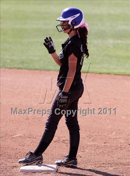 Thumbnail 3 in Pomona Catholic vs. Bellarmine-Jefferson (CIF SS D7 Final) photogallery.