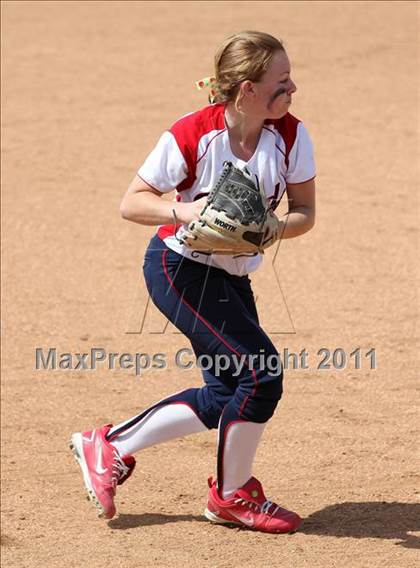 Thumbnail 3 in Pomona Catholic vs. Bellarmine-Jefferson (CIF SS D7 Final) photogallery.
