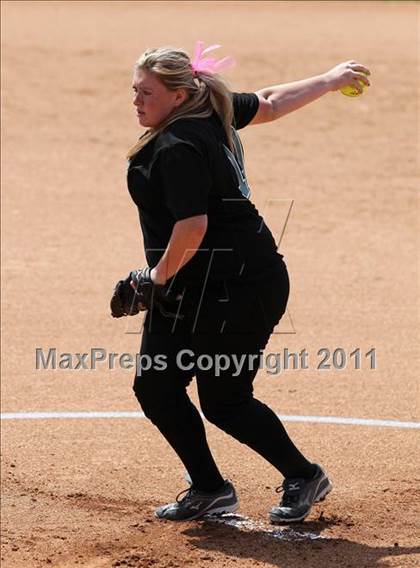 Thumbnail 1 in Pomona Catholic vs. Bellarmine-Jefferson (CIF SS D7 Final) photogallery.