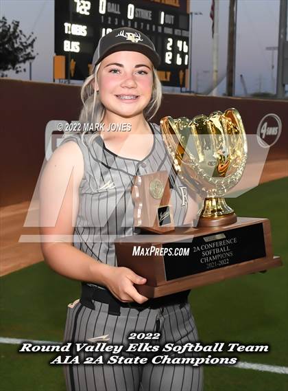 Thumbnail 3 in Kingman Academy vs. Round Valley (AIA 2A Final - Awards) photogallery.