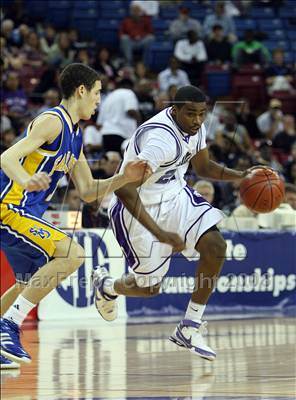 Thumbnail 2 in Sacramento vs. Santa Margarita (CIF D3 State Finals) photogallery.