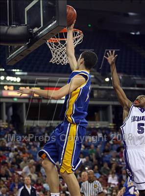 Thumbnail 3 in Sacramento vs. Santa Margarita (CIF D3 State Finals) photogallery.