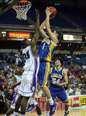 Thumbnail 1 in Sacramento vs. Santa Margarita (CIF D3 State Finals) photogallery.