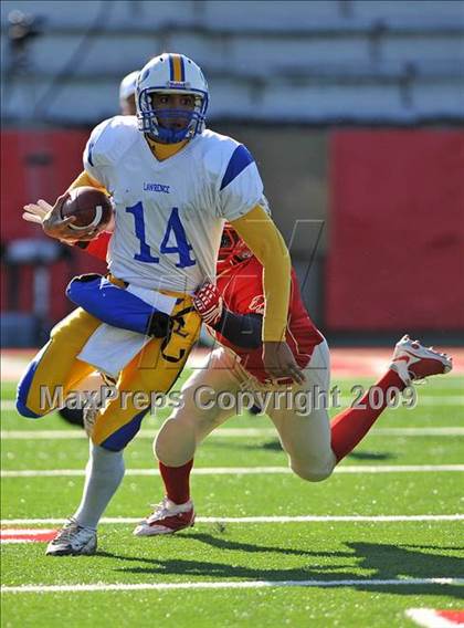 Thumbnail 2 in Lawrence vs. Half Hollow Hills West (Long Island Class III Final) photogallery.