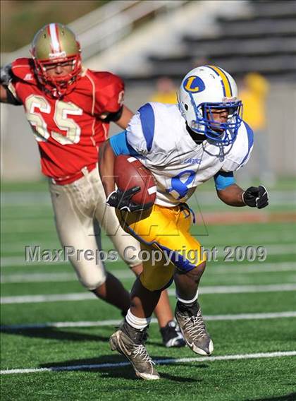 Thumbnail 2 in Lawrence vs. Half Hollow Hills West (Long Island Class III Final) photogallery.