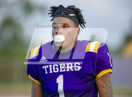 Thumbnail 2 in South Terrebonne @ Thibodaux (Scrimmage)  photogallery.