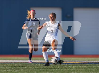 Thumbnail 3 in St. Teresa's Academy @ Liberty North - MSHSAA Class 4 Quarterfinal photogallery.