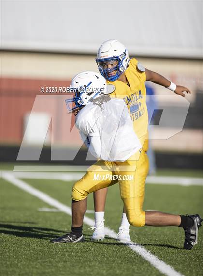 Thumbnail 2 in Catholic Memorial vs Muskego (Scrimmage) photogallery.