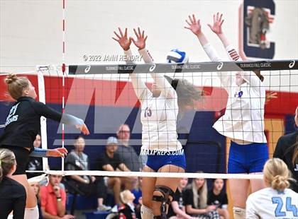 Thumbnail 1 in Mercy vs. Bishop Gorman  (Durango Fall Classic) photogallery.