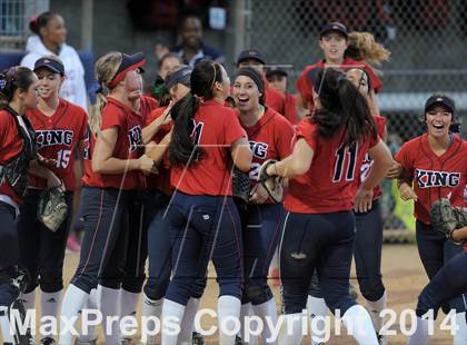 Thumbnail 3 in Pacifica vs. King (CIF-SS D1 Final) photogallery.