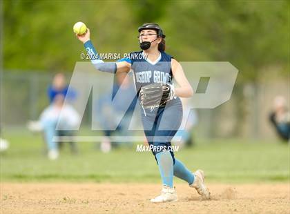 Thumbnail 2 in Bishop Grimes vs Syracuse photogallery.
