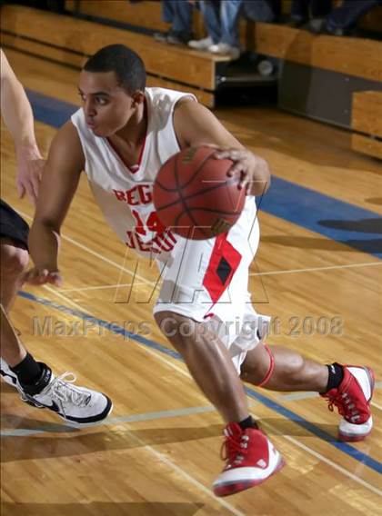 Thumbnail 2 in Arapahoe vs. Regis Jesuit photogallery.