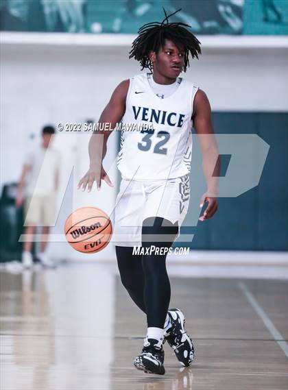 Thumbnail 2 in Venice vs Culver City (Westside Tip Off Classic) photogallery.