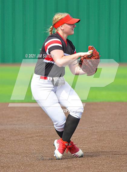 Thumbnail 3 in Rusk vs Taylor (UIL 4A Area Playoff) photogallery.