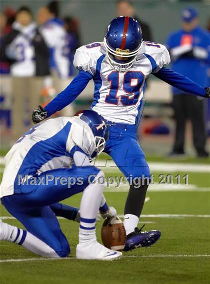 Thumbnail 2 in Folsom vs Vacaville (CIF SJS D2 Final) photogallery.