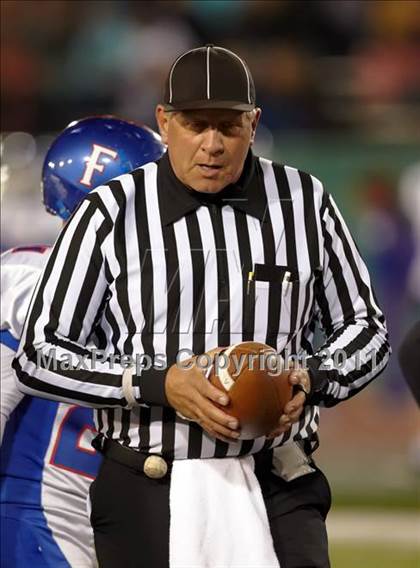 Thumbnail 1 in Folsom vs Vacaville (CIF SJS D2 Final) photogallery.