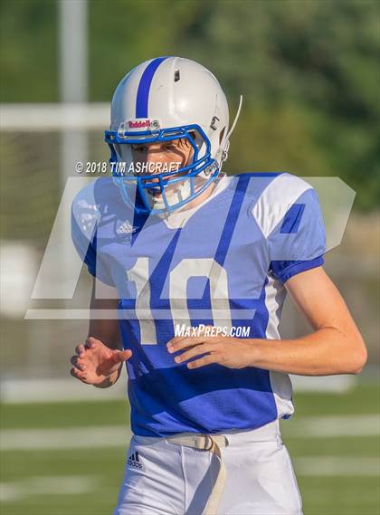 Thumbnail 3 in St. Xavier vs. Beavercreek photogallery.