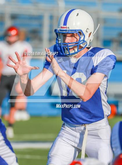 Thumbnail 3 in St. Xavier vs. Beavercreek photogallery.