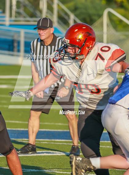 Thumbnail 3 in St. Xavier vs. Beavercreek photogallery.