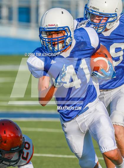 Thumbnail 2 in St. Xavier vs. Beavercreek photogallery.