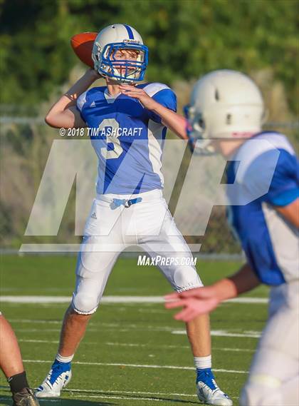Thumbnail 3 in St. Xavier vs. Beavercreek photogallery.