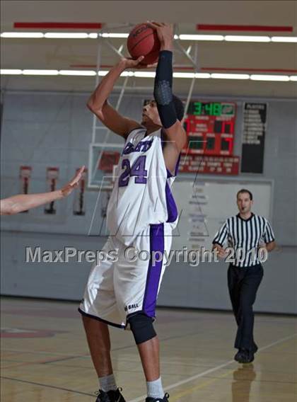 Thumbnail 2 in Castlemont vs. Rosemont (Cordova Classic) photogallery.