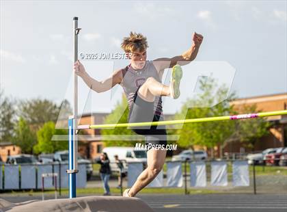 Thumbnail 2 in Stillwater/Greenwich/Berlin-New Lebanon Track Meet photogallery.