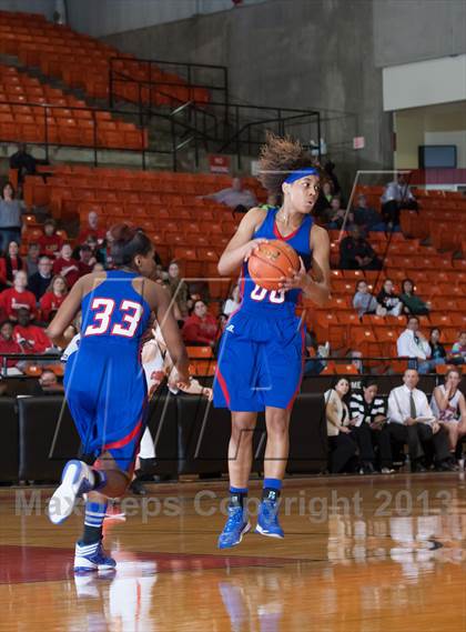 Thumbnail 2 in Duncanville vs Coronado (UIL 5A Region 1 Final Playoff) photogallery.