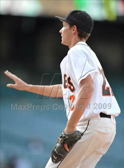Thumbnail 3 in Huntington Beach vs. Crespi (CIF SS D2 Final) photogallery.
