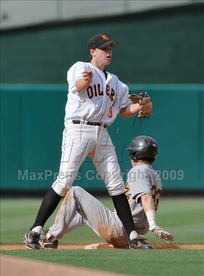 Thumbnail 2 in Huntington Beach vs. Crespi (CIF SS D2 Final) photogallery.