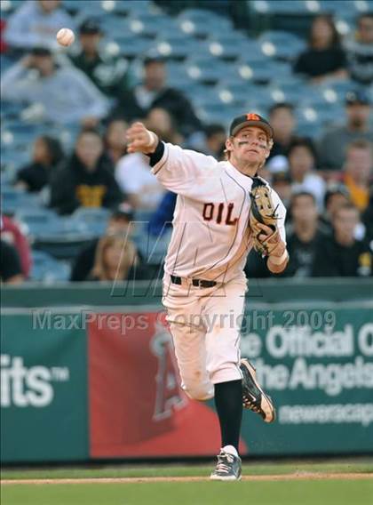 Thumbnail 1 in Huntington Beach vs. Crespi (CIF SS D2 Final) photogallery.